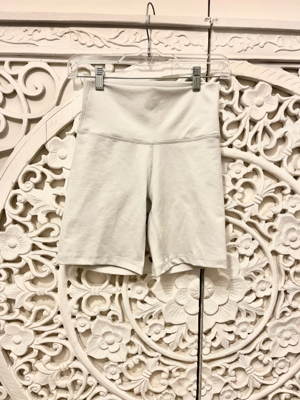 Aritzia TNA Biker Shorts Cream High Rise Athletic Size S